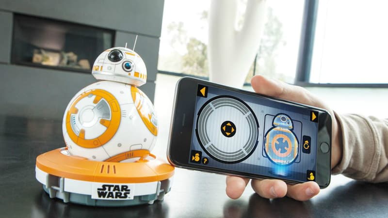 Le robot BB-8 commandé par iPhone créé par une start-up devrait être un des stars du sapin de Noël cette année.