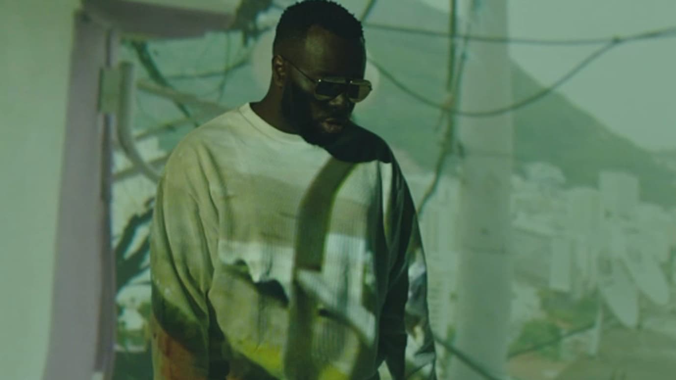 Maître Gims dans le clip de "Le pire" Maître Gims dans le clip de "Le pire"