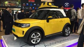 Un prototype de voiture autonome et électrique de BAIC présentée au salon de Pékin