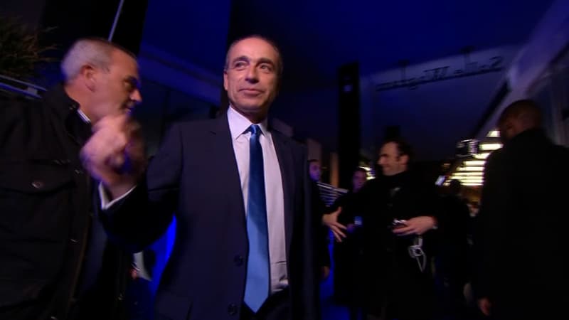 Jean-François Copé arrive salle Wagram