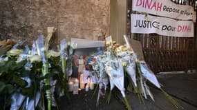 Hommage à Dinah devant les portes du lycée Lambert à Mulhouse. 