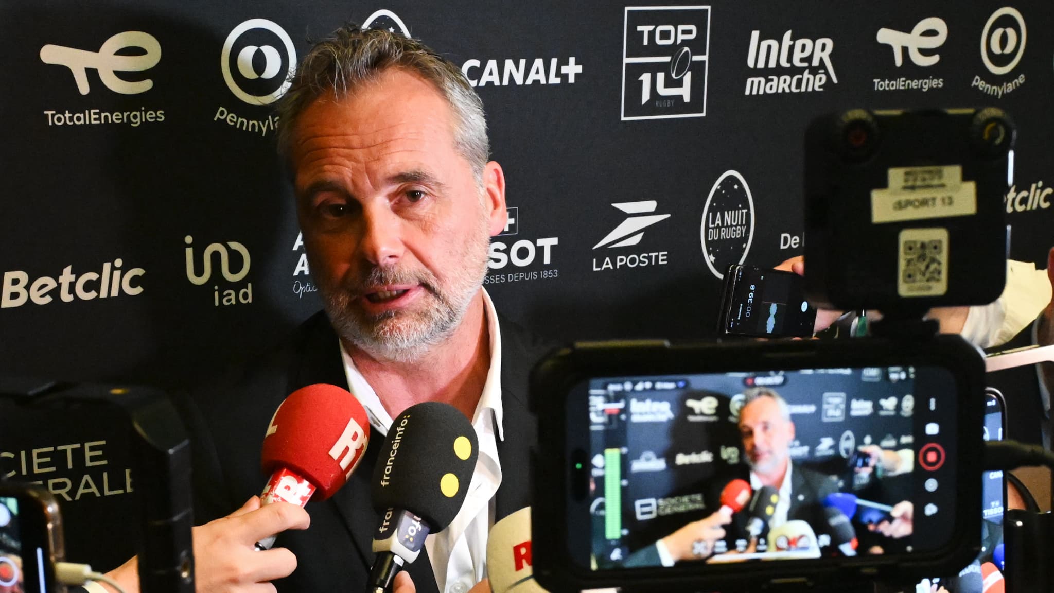 UN NOUVEAU SOUTIEN POUR ANTOINE DUPONT: UGO MOLA PARTAGE SES CRITIQUES SUR LA "SALARY CAP"