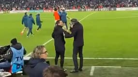 Olivier Létang et le quatrième arbitre du 16e de finale de Coupe de France entre l'OM et Lille, le 14 janvier 2025 au Vélodrome