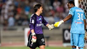 Grégory Coupet et Steve Mandanda le 28/07/2010 lors d'un match entre l'OM et le PSG