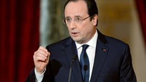 François Hollande continue sa chute vertigineuse dans les sondages