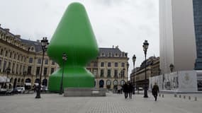 Le controversé "Tree" ou "arbre" de l'artiste McCarthy érigé sur la place Vendôme ne fait pas l'unanimité