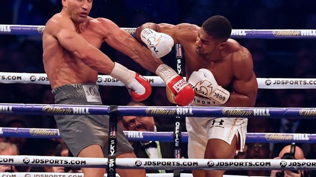 Le combat époustouflant entre Anthony Joshua et Wladimir Klitschko a basculé dans le onzième round.