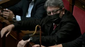 Le leader de la France Insoumise Jean-Luc Mélenchon, lors d'une session de questions à l'Assemblée nationale, à Paris, le 5 octobre 2021