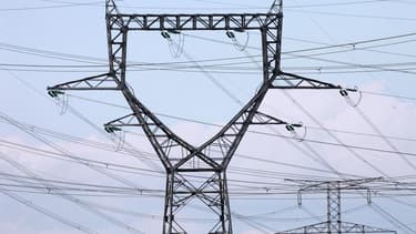Plusieurs préfectures ainsi que des médias de la vallée du Rhône ont reçu des lettres menaçant de déboulonner certains pylônes qui supportent des lignes à haute tension de la région pour protester contre la "dictature nucléaire". Bâties sur un même modèle