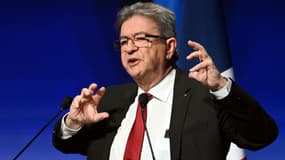 Jean-Luc Melenchon, candidat à l'élection présidentielle de La France Insoumise (LFI), à Montrouge, au sud de Paris, le 15 mars 2022
