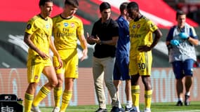 Mikel Arteta en pleine discussion avec Nketiah