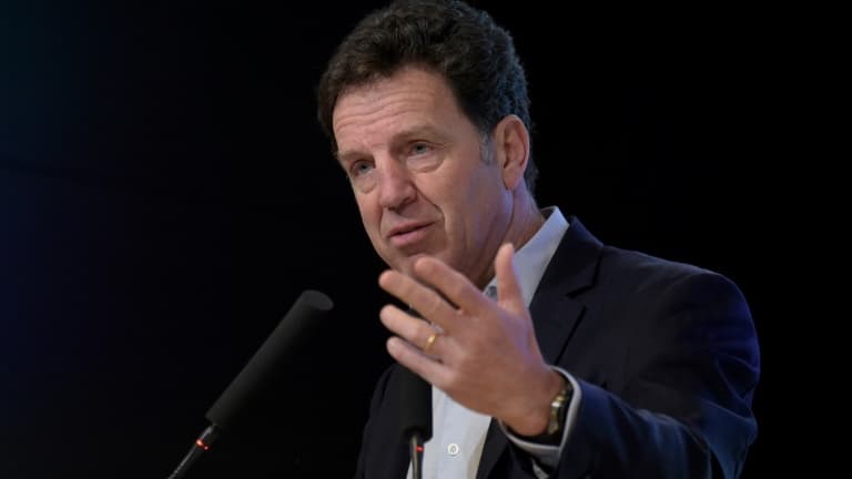 Le président du Medef Geoffroy Roux de Bezieux lors d'une conférence de presse à Paris le 24 janvier 2022