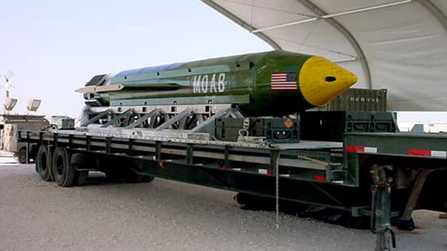 "Mother of all bombs", la plus puissante arme de destruction non-nucléaire état-unienne.