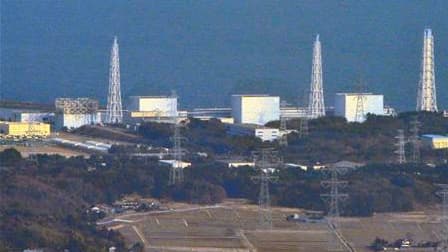 Les autorités japonaises ont annoncé samedi que la situation se stabilisait dans le réacteur n°3 de la centrale nucléaire de Fukushima-Daiichi. /Photo prise le 13 mars 2011/ REUTERS/Kyodo