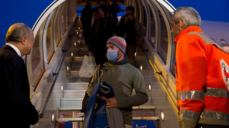 L'avion transportant 206 rescapés du séisme au Népal s'est posé tôt ce jeudi matin à Roissy.