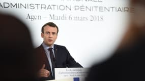 Emmanuel Macron présente sa réforme pénitentiaire à l'École d'administration pénitentiaire à Agen le 6 mars 2018