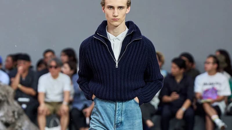 Look du défilé homme printemps été 2024 de Loewe. Look du défilé homme printemps été 2024 de Loewe.