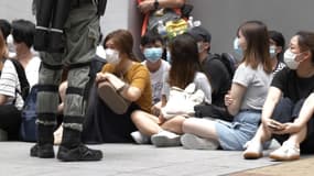 La police de Hong Kong réprime les manifestations contre la loi sur l'hymne national 