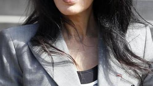 Le gouvernement français a défendu jeudi l'utilisation d'un jet Falcon de l'Etat pour le déplacement mardi au Congo de la ministre déléguée à la Francophonie Yamina Benguigui, qui aurait coûté selon le Canard enchaîné au moins 140.000 euros. "J'ignore dan