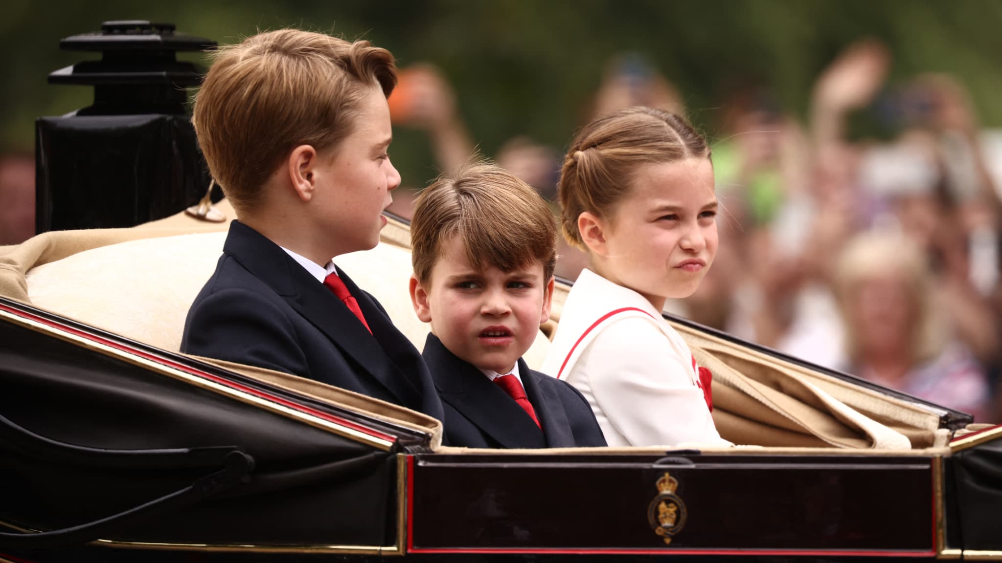 George Louis et Charlotte durant le défilé de Trooping the Colour George Louis et Charlotte durant le défilé de Trooping the Colour