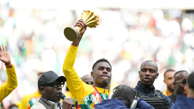 Le trophée de la CAN 2025 a bien été présenté: les images des célébrations des joueurs du Sénégal au Stade de France