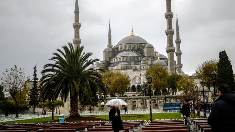 Les ministères allemand et français des Affaires étrangères a appelé mardi ses ressortissants à éviter les lieux de rassemblement et sites touristiques à Istanbul après un probable attentat meurtrier dans le coeur historique de la ville - Mardi 12 janvier 2016 - Photo d'illustration de la mosquée bleue