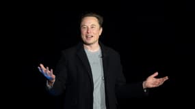 Le milliardaire Elon Musk présente la méga-fusée de SpaceX Starship, le 10 février 2022 près de Boca Chica, dans le sud du Texas 