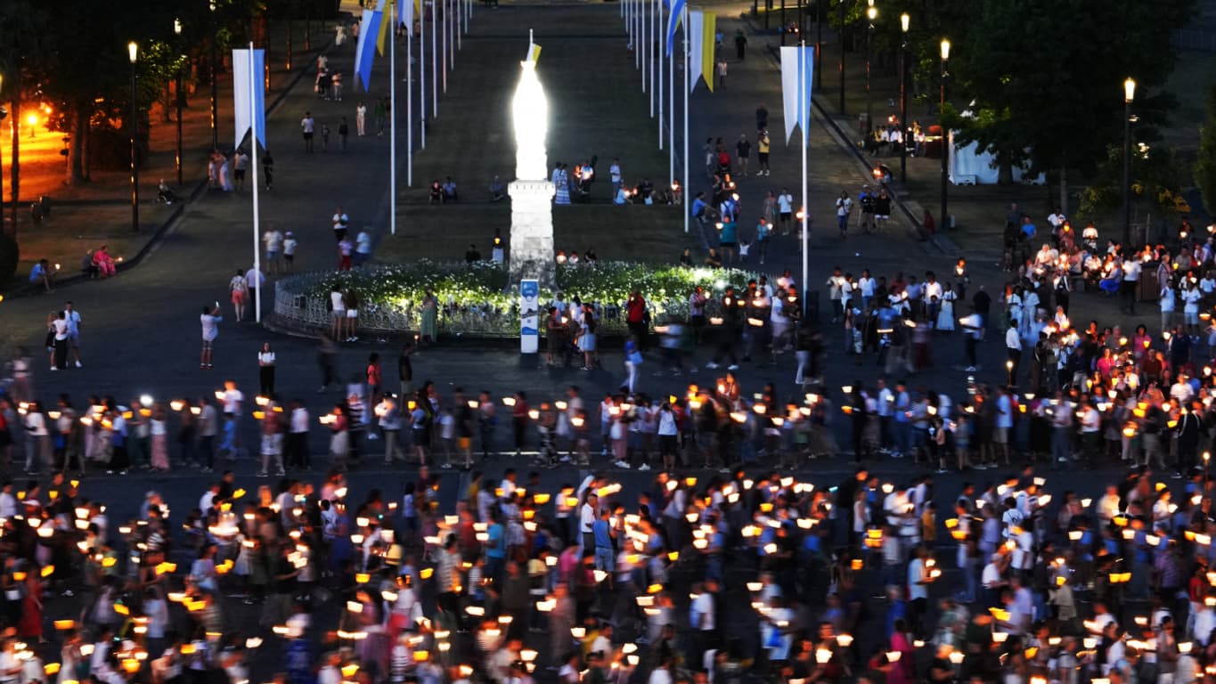 La procession aux flambeaux lors de l'Assomption à Lourdes, dans les Hautes-Pyrénées (France). (Photo d'illustration)
