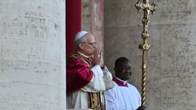 Le pape Léon XIV se présente au balcon de la basilique Saint-Pierre, le 8 mai 2025