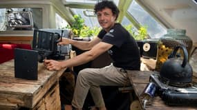 Corentin de Chatelperron est ingénieur, avec Caroline Pultz, designeuse, ils vont vivre 4 mois en autonomie pour générer le moins de déchet possible