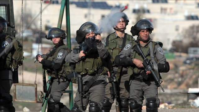 Des soldats israéliens à Dura, le 7 février 2014.