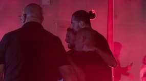 Adrien Rabiot accueilli par des supporters de l'OM le 16 septembre 2024