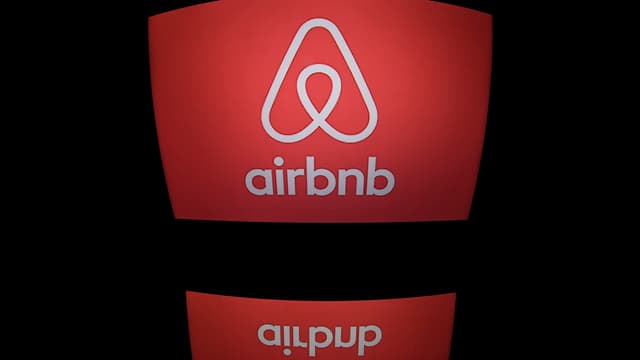 Les professionnels du tourisme appellent à attaquer Airbnb en justice. 