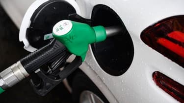 Le SP95-E10 reste le carburant le moins cher.