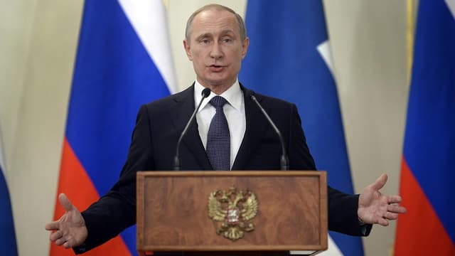Le président russe Vladimir Poutine lors d'une conférence de presse près de Moscou, le 16 juin 2015 à l'occasion de la visite de son homologue finlandais