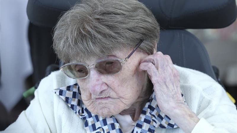 La doyenne officielle des Français et des Européens, Marie-Thérèse Bardet, vient de célébrer ses 114 ans, entourée de sa famille, d'élus locaux et des salariés de la maison de retraite de Pontchâteau (Loire-Atlantique), où elle vit depuis vingt ans. /Phot