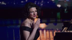 La pianiste franco-georgienne Khatia Buniatishvili le 8 mars à Paris pendant le concert "United for Ukraine".
