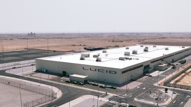 La marque de voitures électriques Lucid Motors a inauguré le 27 septembre sa première usine hors des Etats-Unis, un premier site de production automobile aussi pour l'Arabie saoudite.