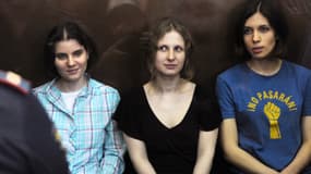 Les membres du groupe Pussy Riot lors de leur procès.