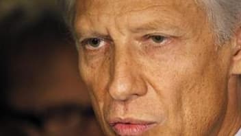 Dominique de Villepin, après son audition la semaine dernière par le juge Renaud Van Ruymbeke, sur le volet financier de l'enquête sur l'attentat de Karachi en 2002. Entendu mardi par le juge Marc Trévidic, l'ancien Premier ministre a contesté la piste d'