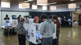 Des Américains votant pour les midterms le 8 novembre à Colombus dans l'Ohio.