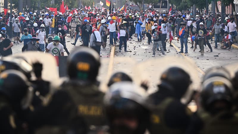 Manifestants à Lima, le 24 janvier 2023