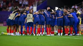 L'équipe de France féminine communie après sa victoire lors de son premier match de l'Euro, 5 juillet 2025