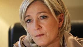 Marine Le Pen a démissionné de ses fonctions de conseillère municipale d'Hénin-Beaumont, dans le Pas-de-Calais, en raison de la loi sur le non-cumul des mandats, qu'elle juge "inique". La présidente du FN, également députée européenne et conseillère régio