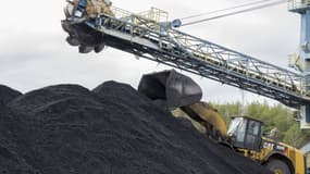 Un tas de charbon à la centrale Emile Huchet de GazelEnergie, le 14 février 2022 à Carling, en Moselle