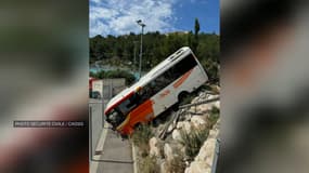 Un bus de la RTM tombé dans un ravin après le malaise de son conducteur le dimanche 2 juin 2024 à Cassis.