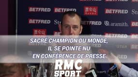 Sacré champion du monde, il se pointe nu en conférence de presse