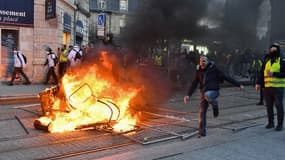 Des violences ont éclaté en fin de cortège, ce samedi, lors de la manifestation des gilets jaunes à Bordeaux