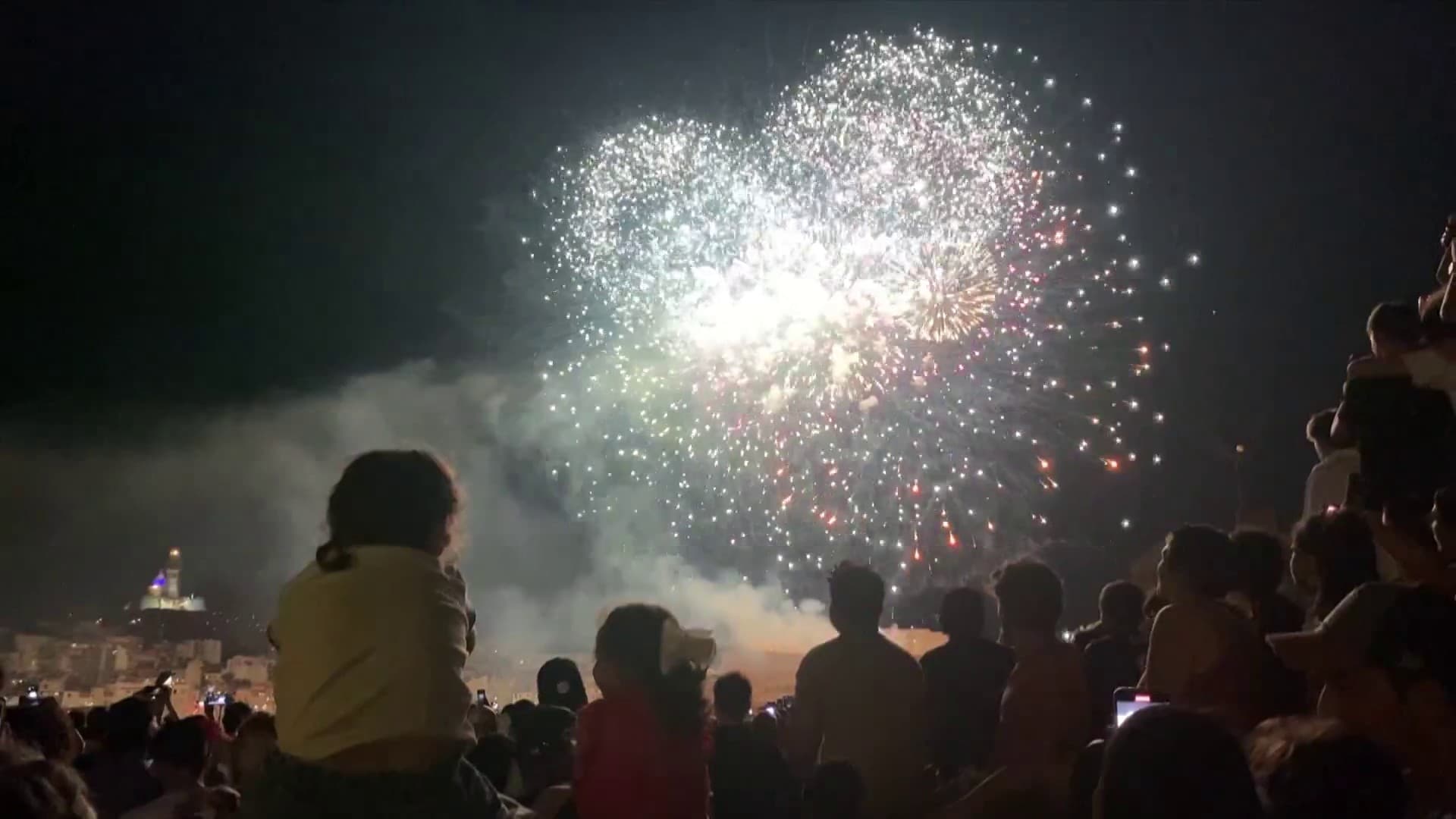 Marseille lors du feu d'artifice du 14 juillet 2025. Marseille lors du feu d'artifice du 14 juillet 2025.