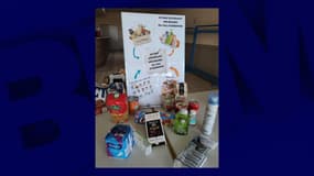 Des dons de denrées alimentaires et des produits d'hygiène servent à remplir les sacs solidaires.